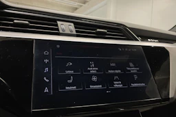 Sininen Audi Q8 e-tron 2023 kuva 21.