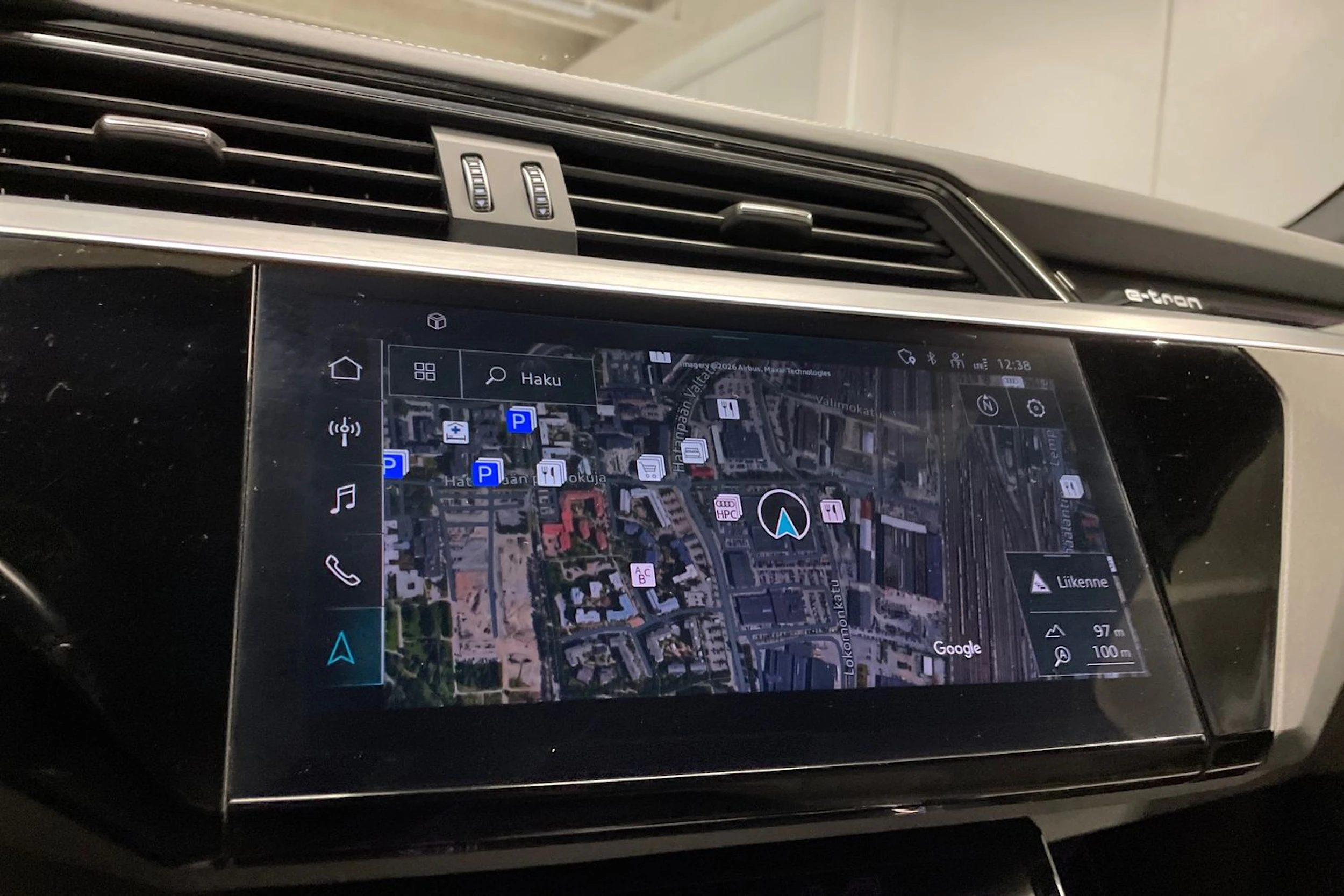 Sininen Audi Q8 e-tron 2023 kuva 23.