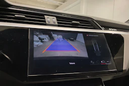 Sininen Audi Q8 e-tron 2023 kuva 24.