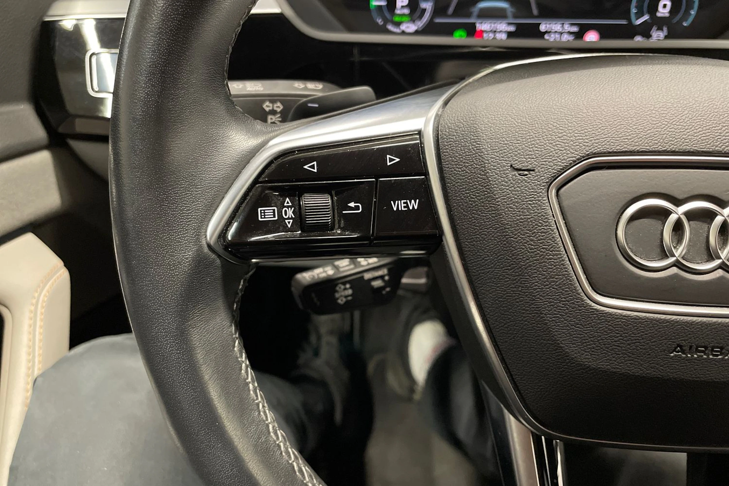 Sininen Audi Q8 e-tron 2023 kuva 27.