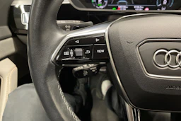 Sininen Audi Q8 e-tron 2023 kuva 27.