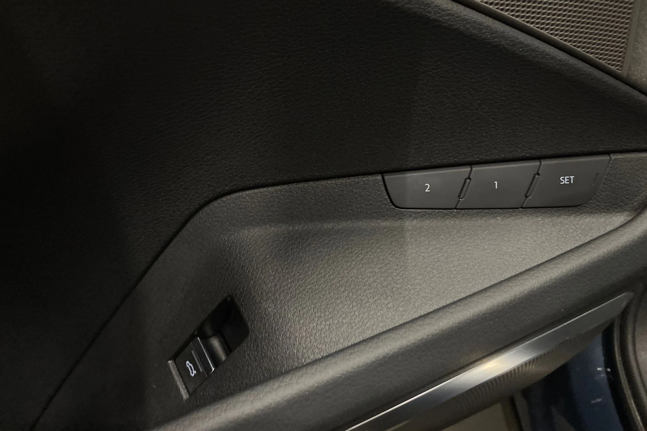 Sininen Audi Q8 e-tron 2023 kuva 29.