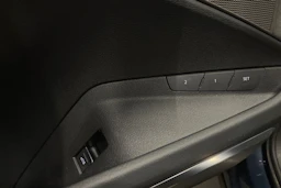 Sininen Audi Q8 e-tron 2023 kuva 29.