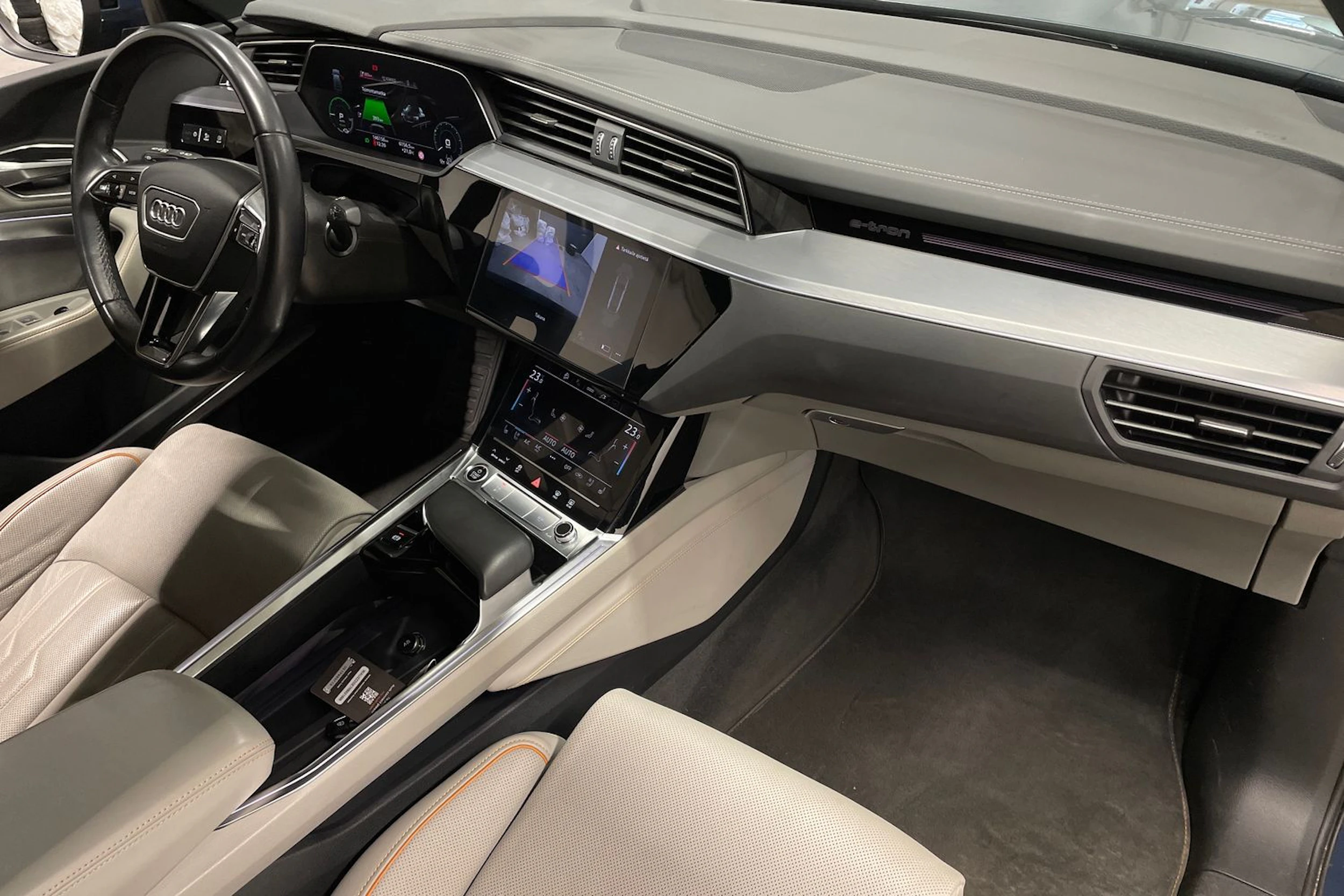 Sininen Audi Q8 e-tron 2023 kuva 33.