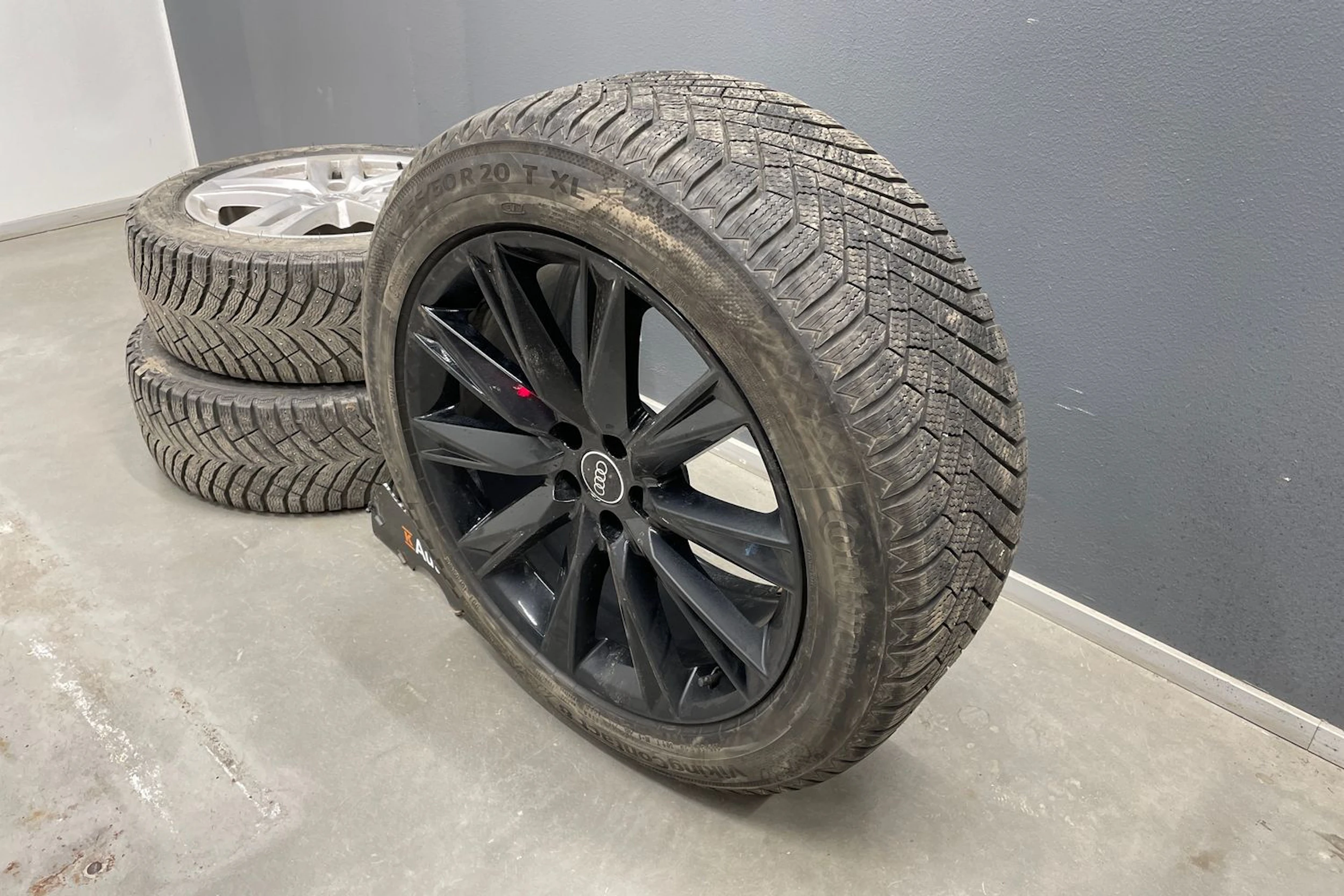 Sininen Audi Q8 e-tron 2023 kuva 34.