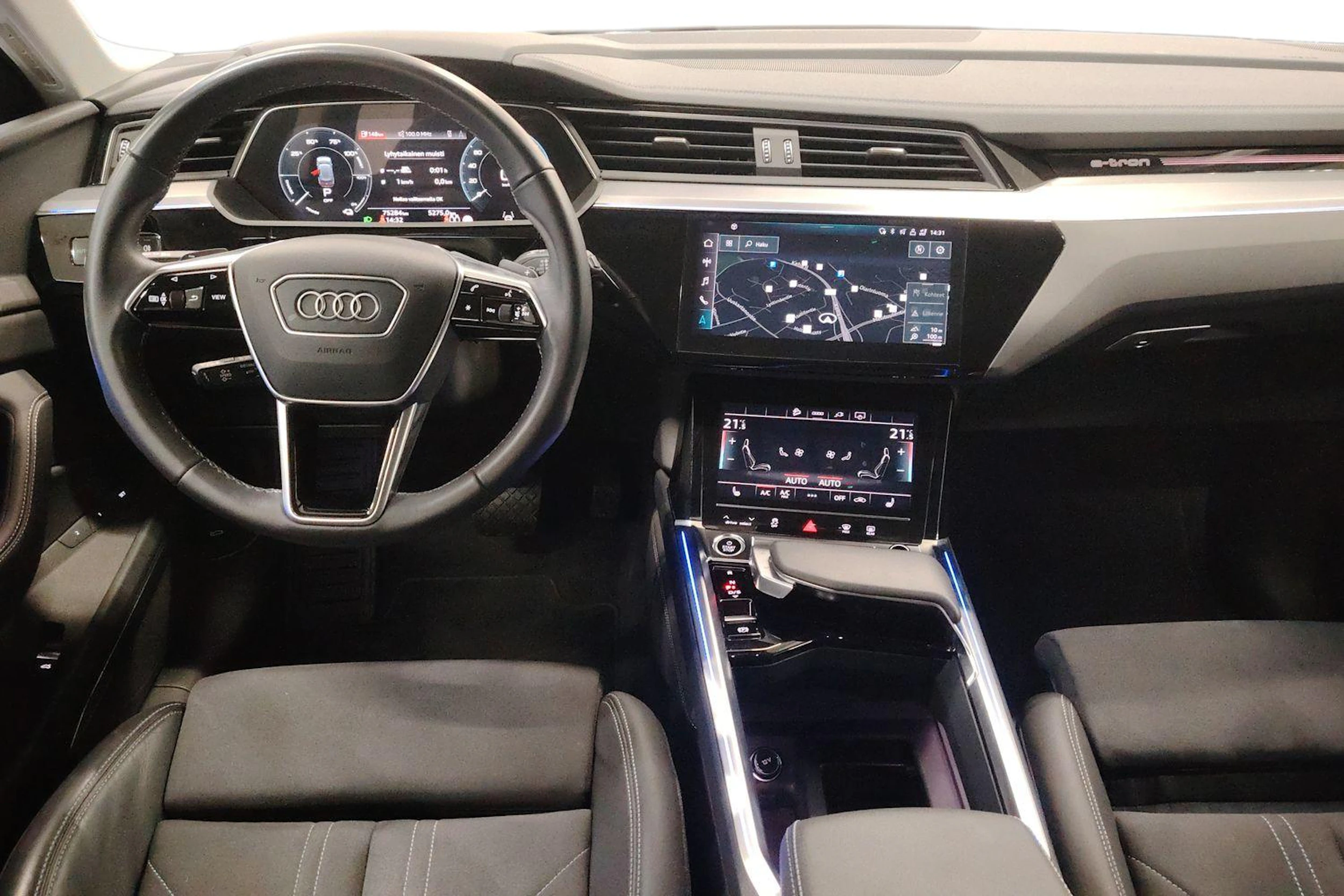 harmaa Audi Q8 e-tron 2023 kuva 7.