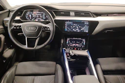 harmaa Audi Q8 e-tron 2023 kuva 7.
