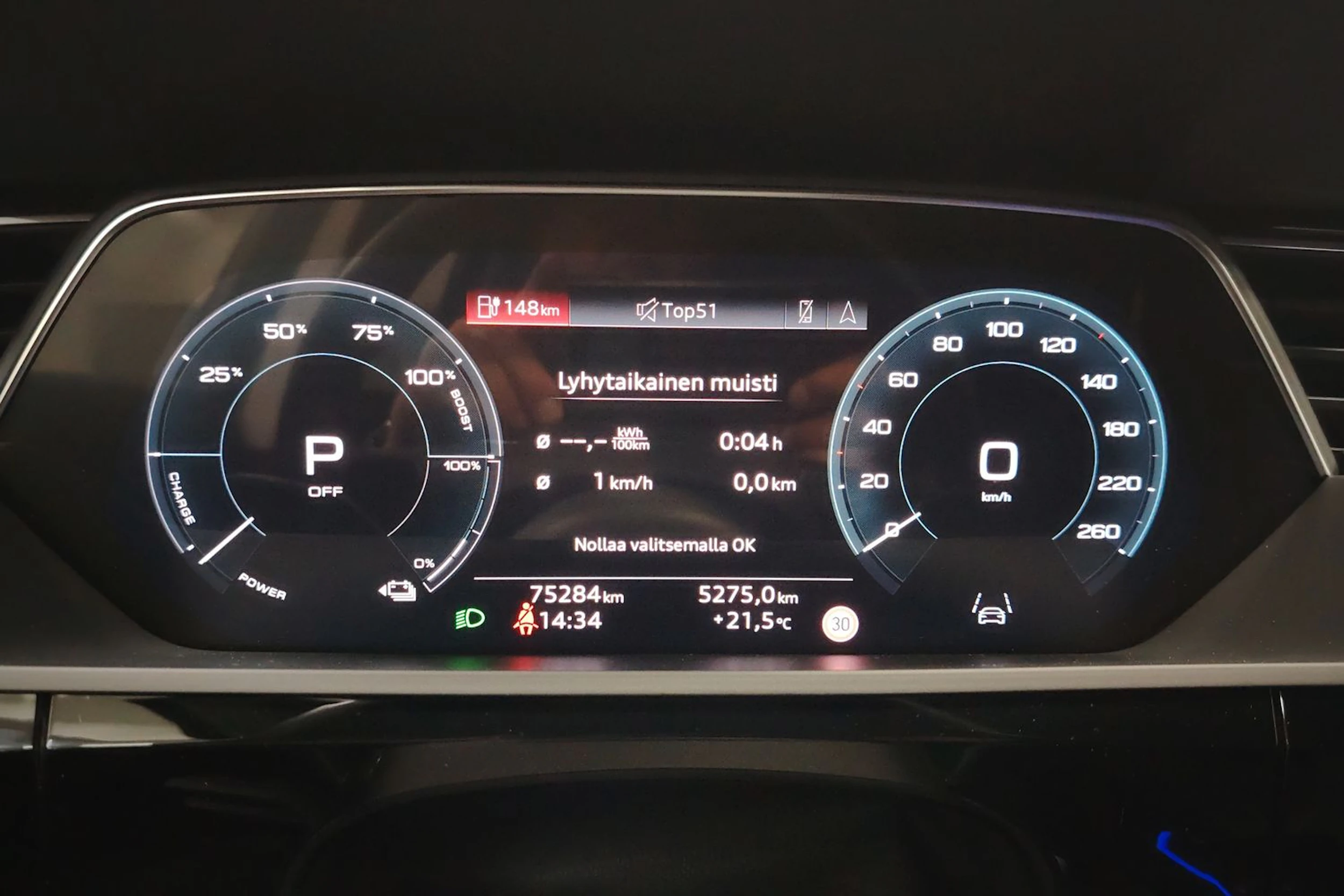 harmaa Audi Q8 e-tron 2023 kuva 15.