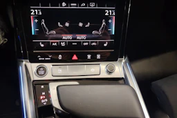 harmaa Audi Q8 e-tron 2023 kuva 17.