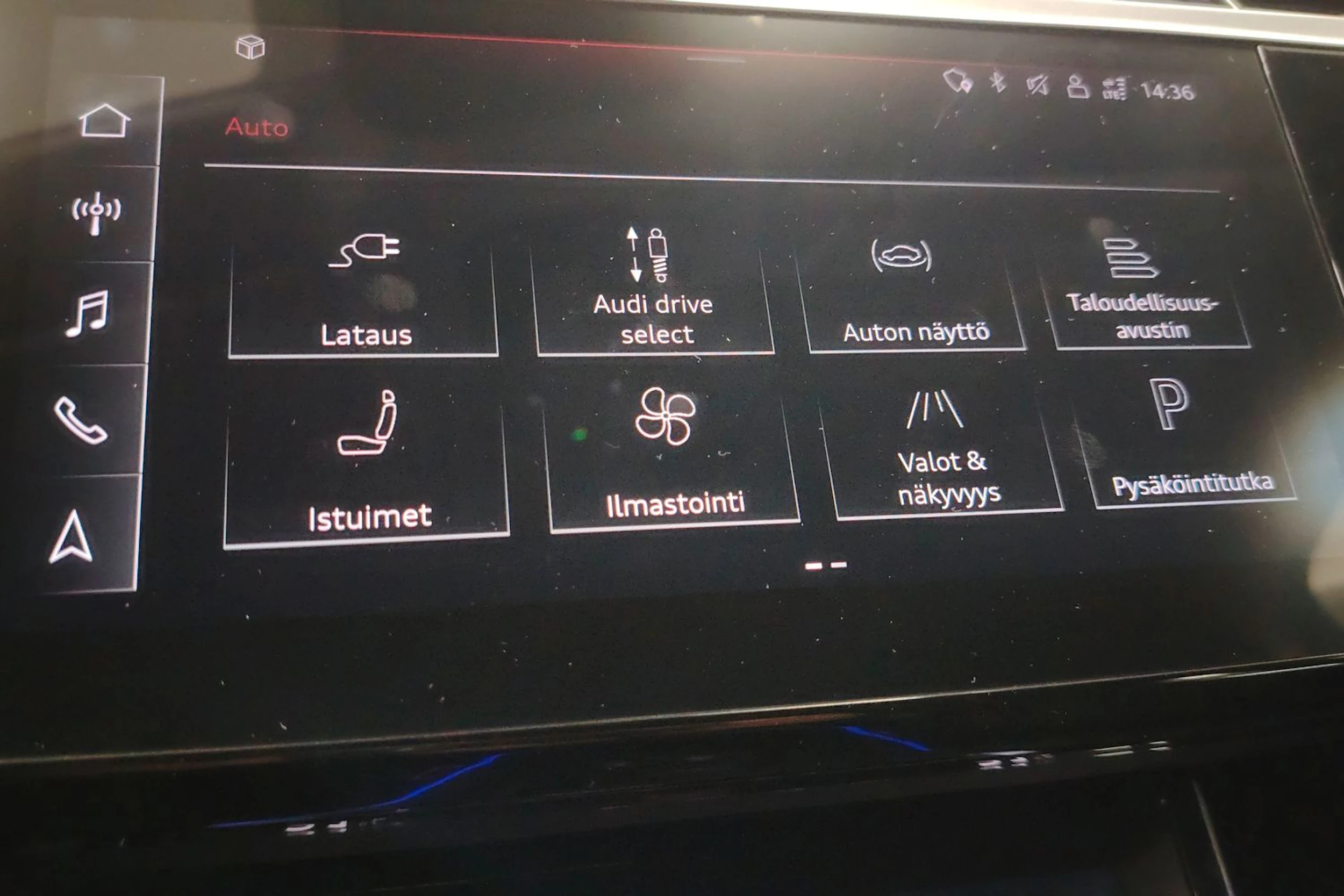 harmaa Audi Q8 e-tron 2023 kuva 22.