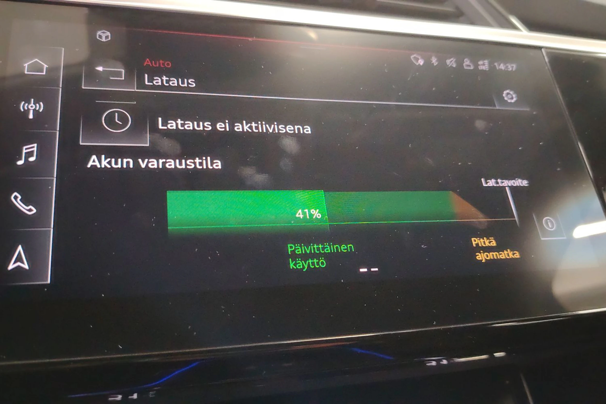 harmaa Audi Q8 e-tron 2023 kuva 23.