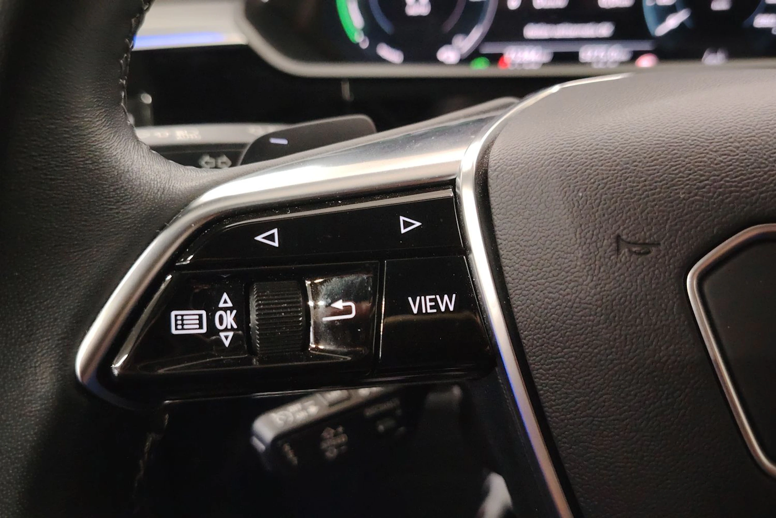 harmaa Audi Q8 e-tron 2023 kuva 25.