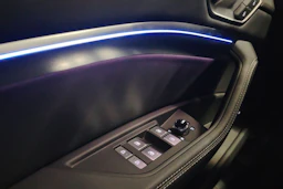 harmaa Audi Q8 e-tron 2023 kuva 27.