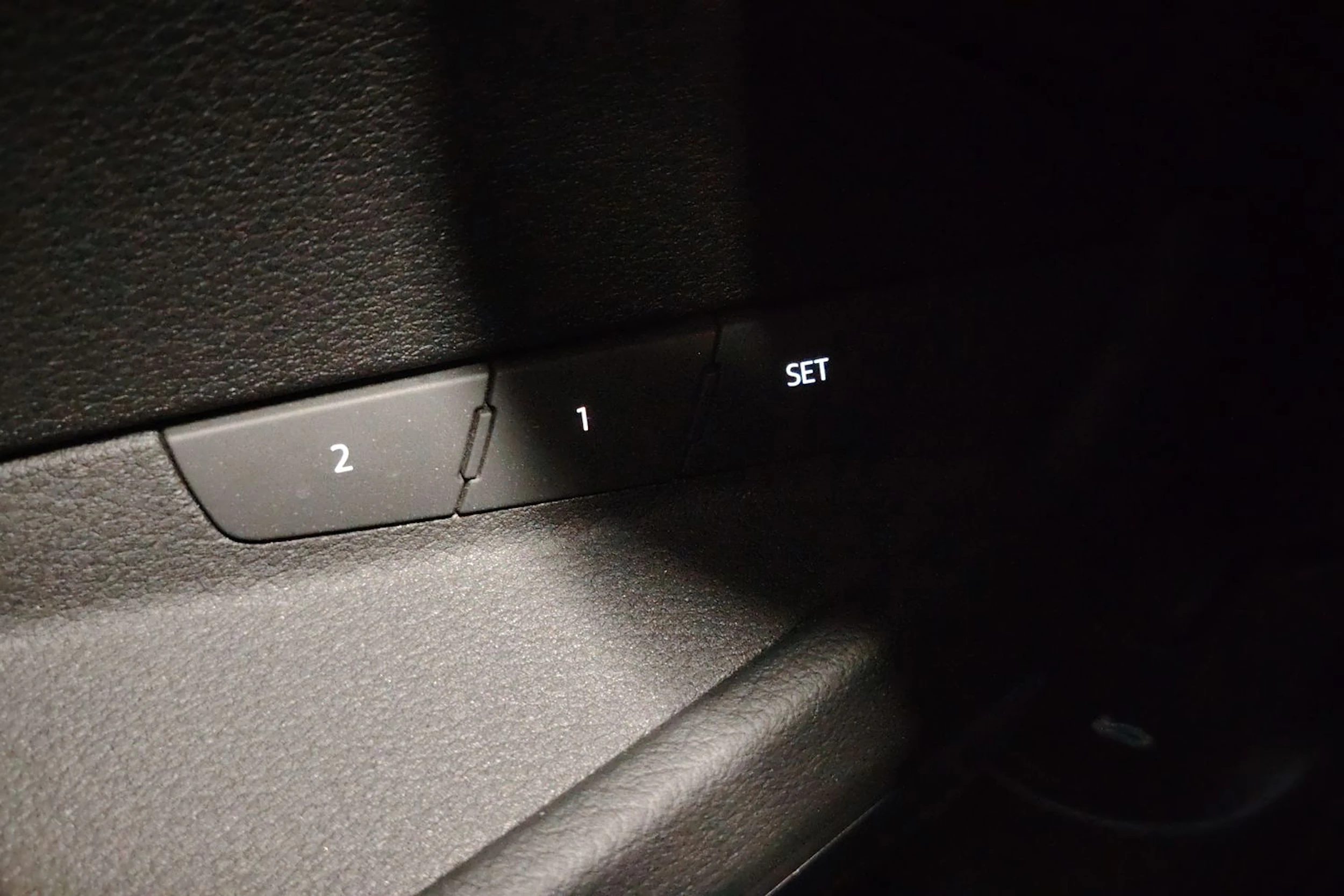 harmaa Audi Q8 e-tron 2023 kuva 28.