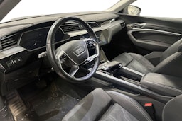 met. harmaa Audi Q8 e-tron 2023 kuva 3.