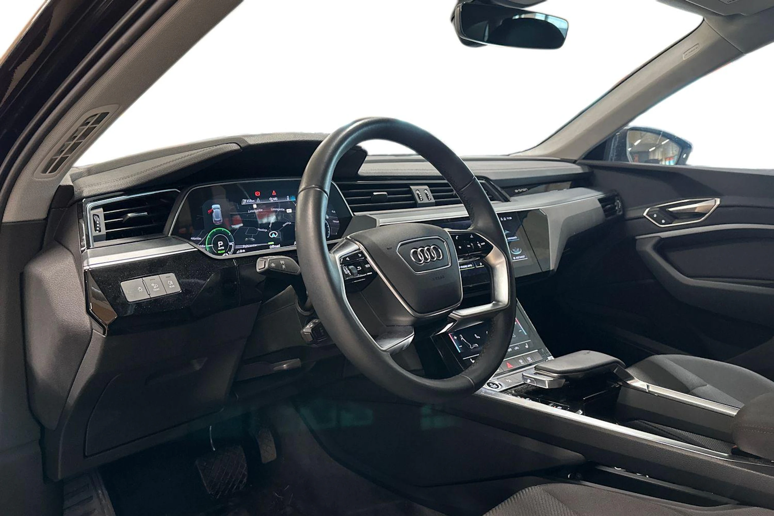 musta Audi Q8 e-tron 2023 kuva 3.