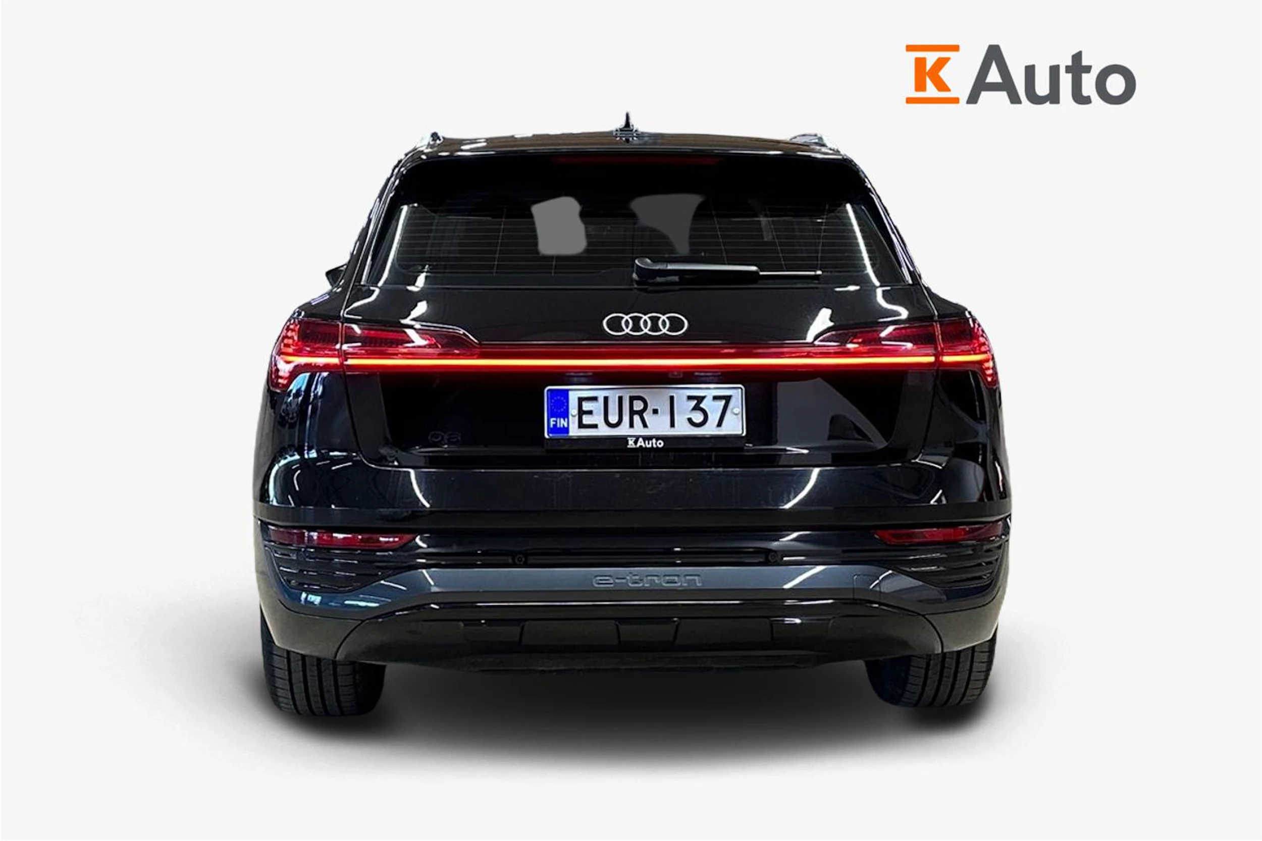 musta Audi Q8 e-tron 2023 kuva 4.