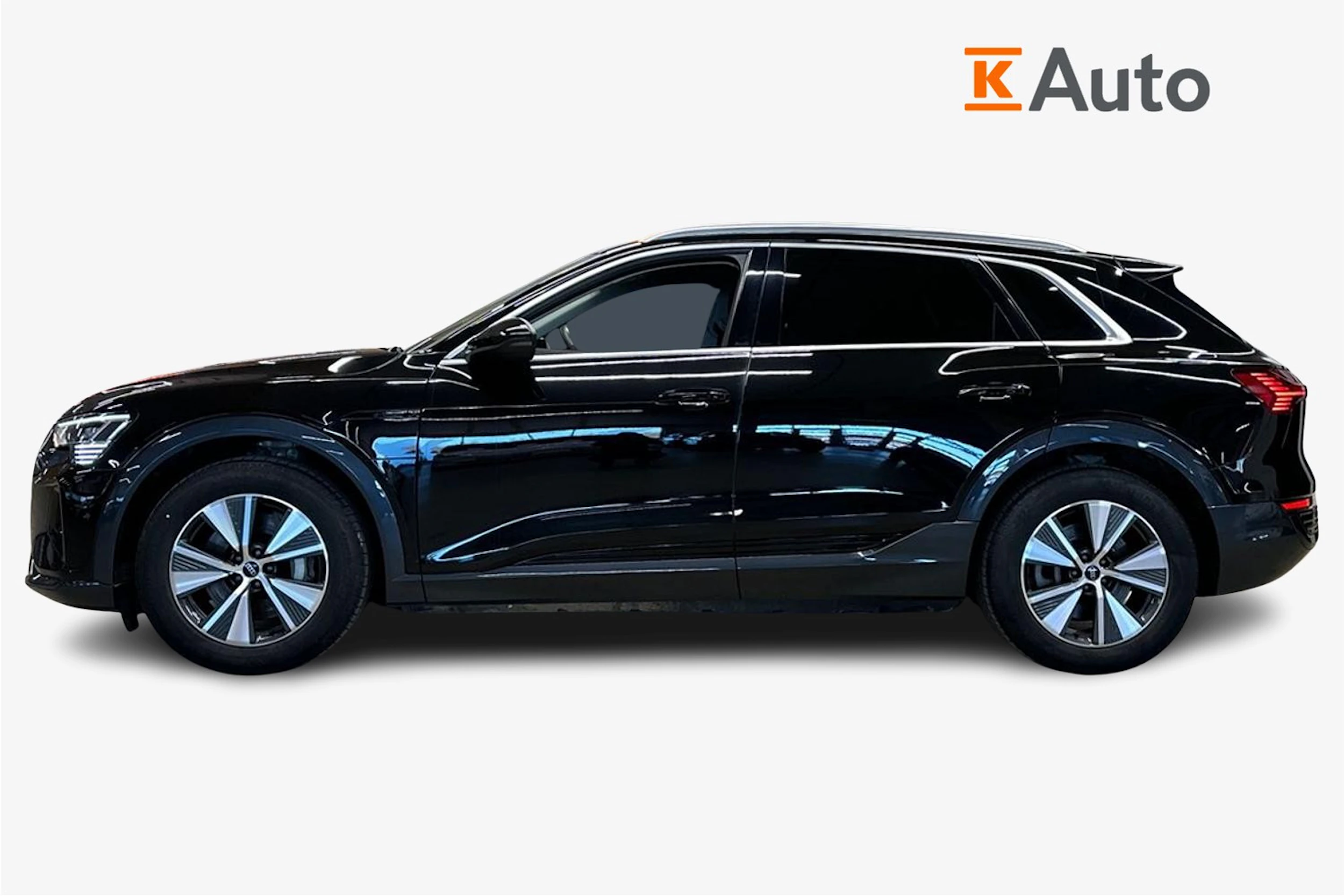 musta Audi Q8 e-tron 2023 kuva 7.