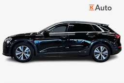 musta Audi Q8 e-tron 2023 kuva 7.