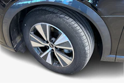 musta Audi Q8 e-tron 2023 kuva 12.