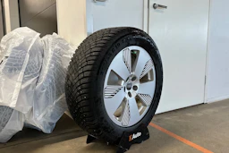 musta Audi Q8 e-tron 2023 kuva 13.