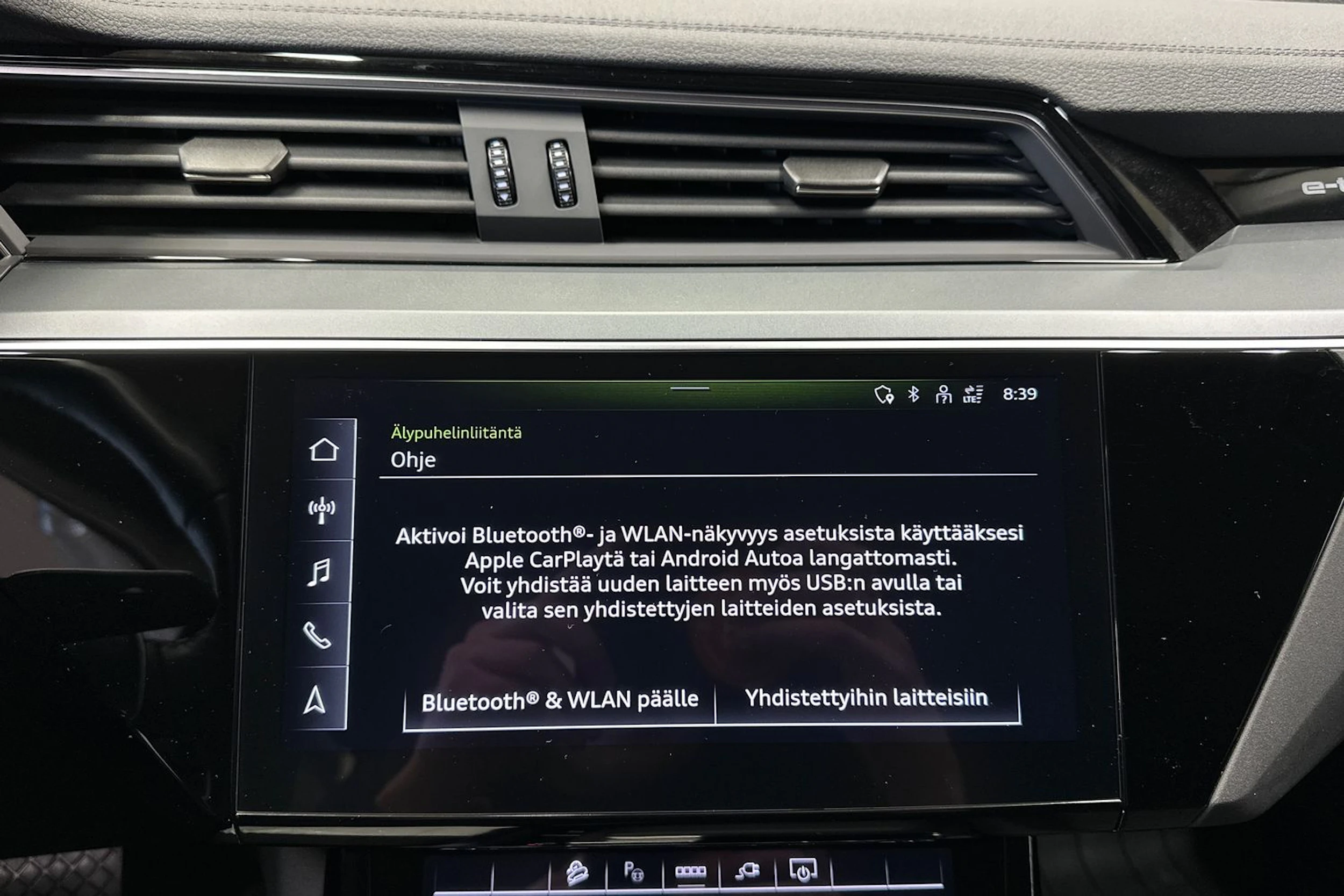 musta Audi Q8 e-tron 2023 kuva 19.