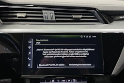musta Audi Q8 e-tron 2023 kuva 19.