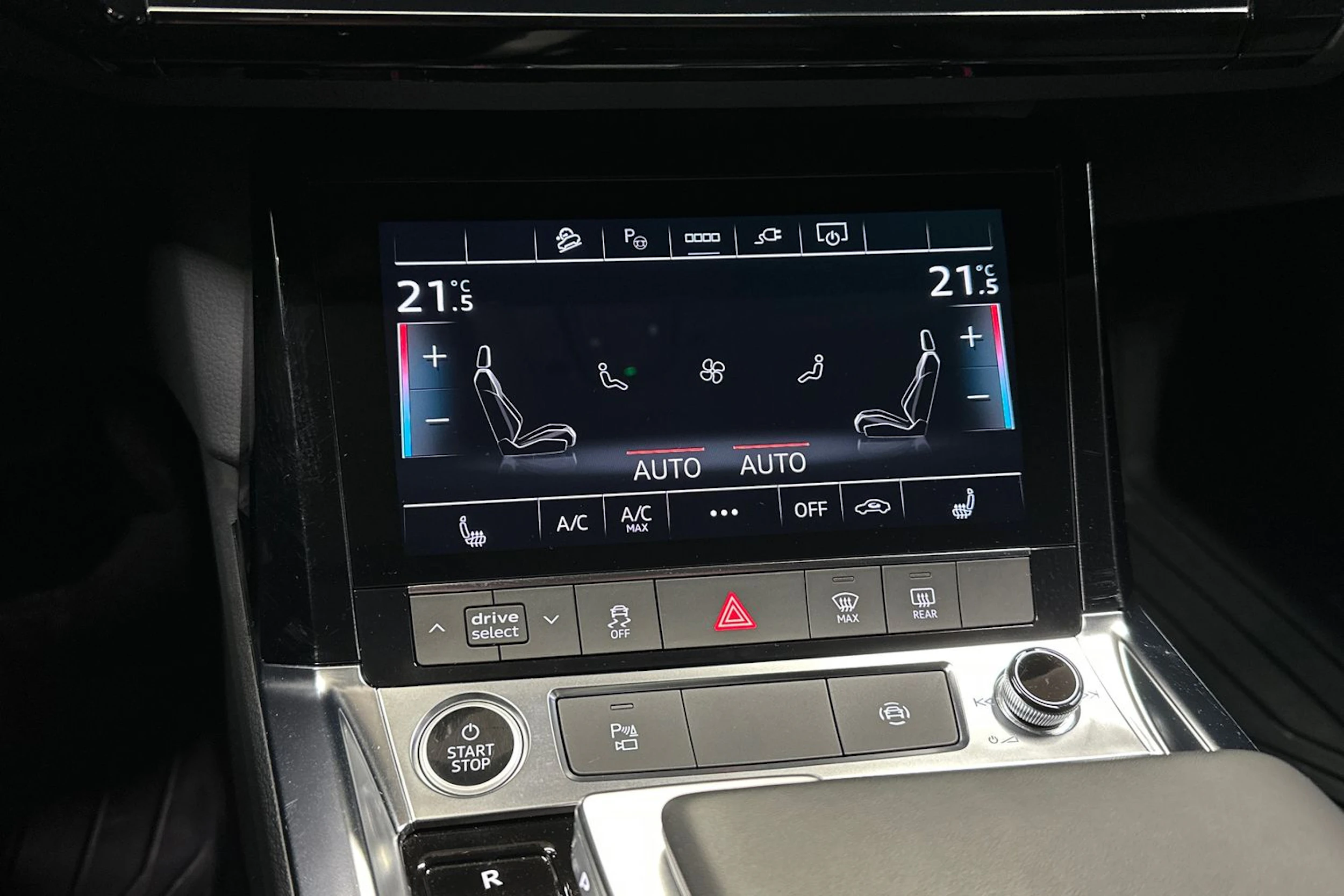 musta Audi Q8 e-tron 2023 kuva 21.