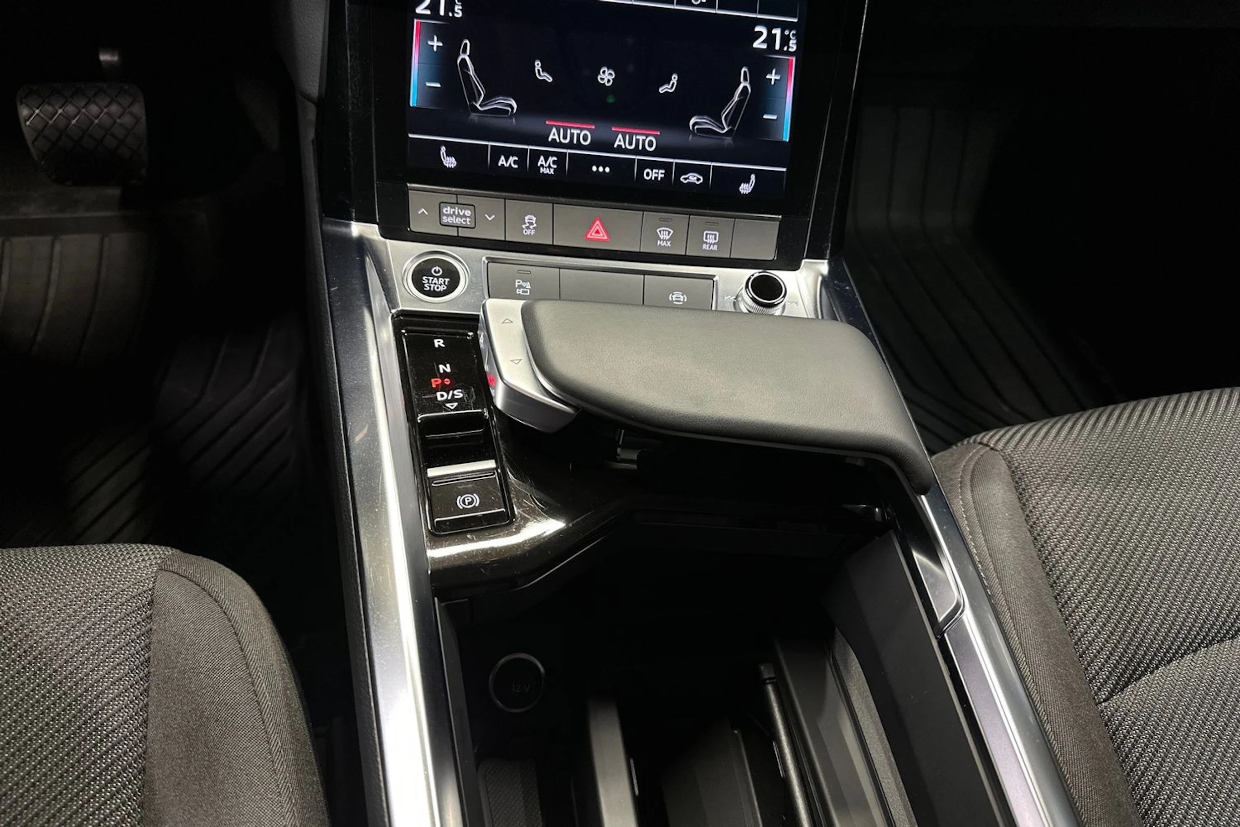 musta Audi Q8 e-tron 2023 kuva 22.