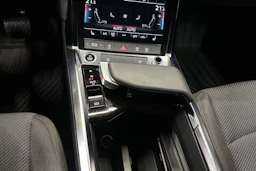 musta Audi Q8 e-tron 2023 kuva 22.