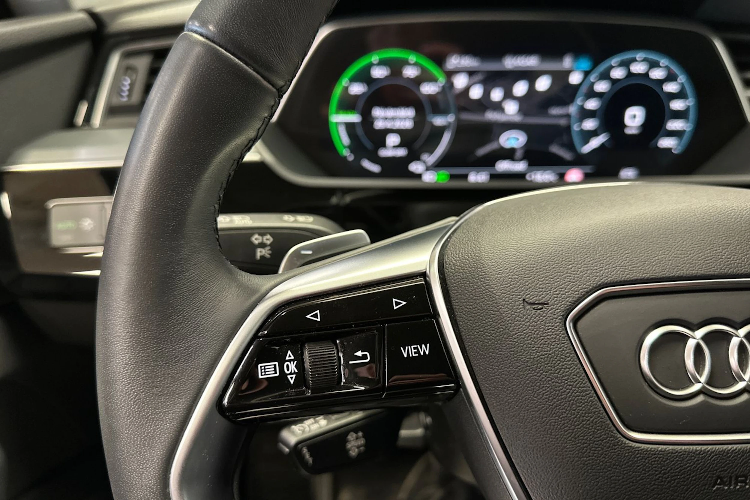 musta Audi Q8 e-tron 2023 kuva 24.