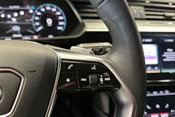 musta Audi Q8 e-tron 2023 kuva 25.