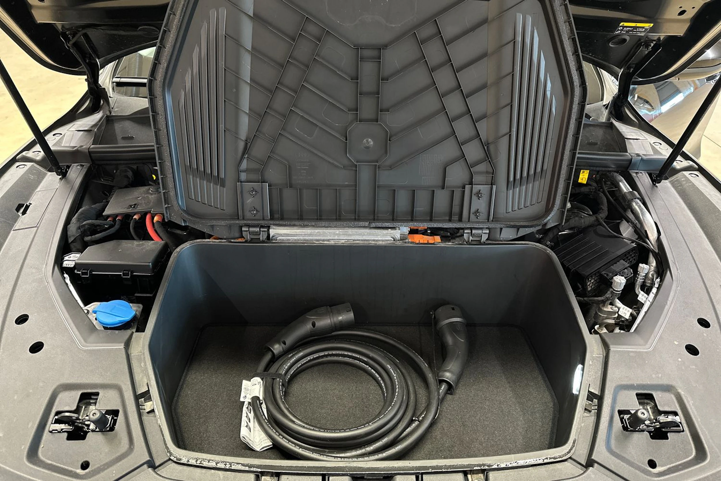 musta Audi Q8 e-tron 2023 kuva 30.
