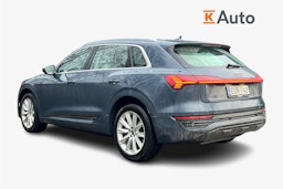 Sininen Audi Q8 e-tron 2023 kuva 2.