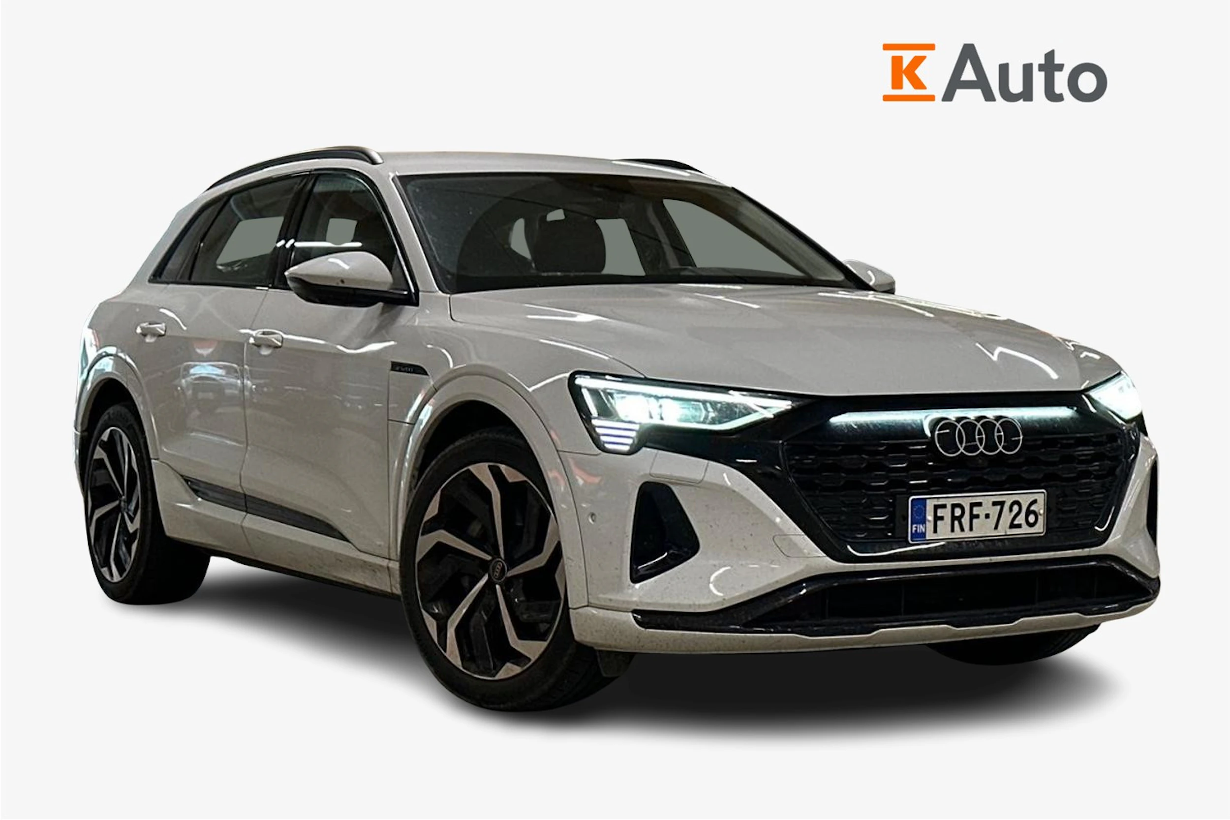 valkoinen Audi Q8 e-tron 2023 kuva 1.
