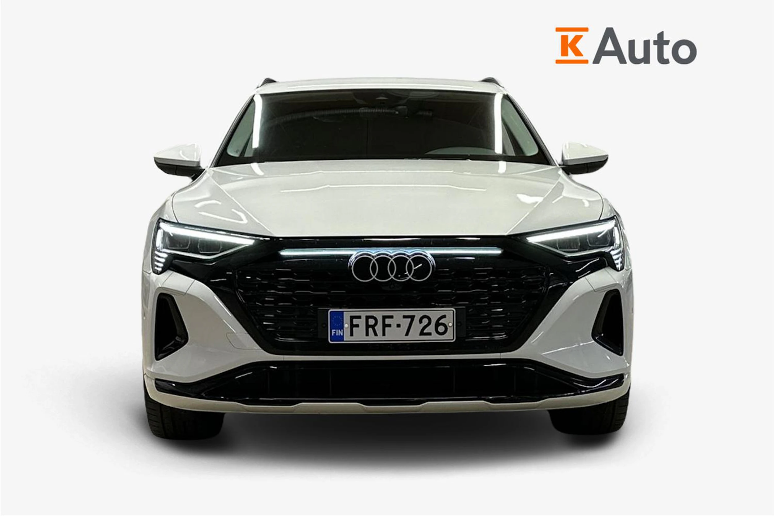 valkoinen Audi Q8 e-tron 2024 kuva 4.