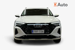 valkoinen Audi Q8 e-tron 2024 kuva 4.