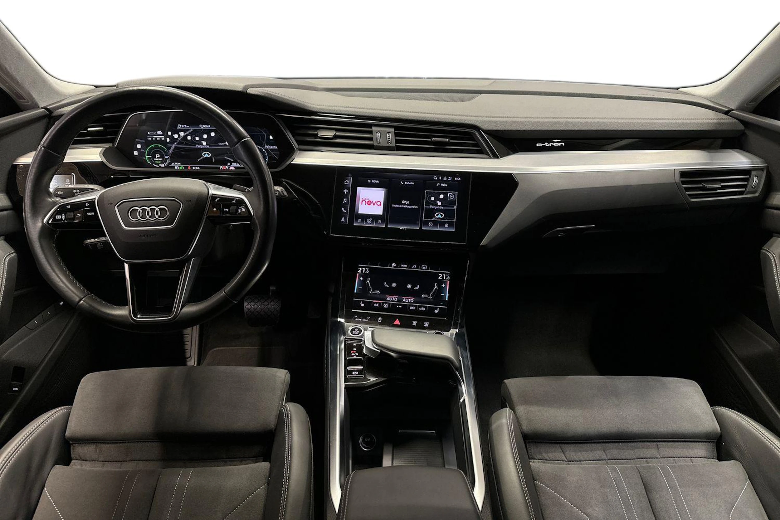 valkoinen Audi Q8 e-tron 2024 kuva 7.