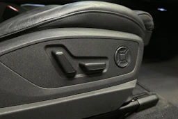 valkoinen Audi Q8 e-tron 2024 kuva 12.