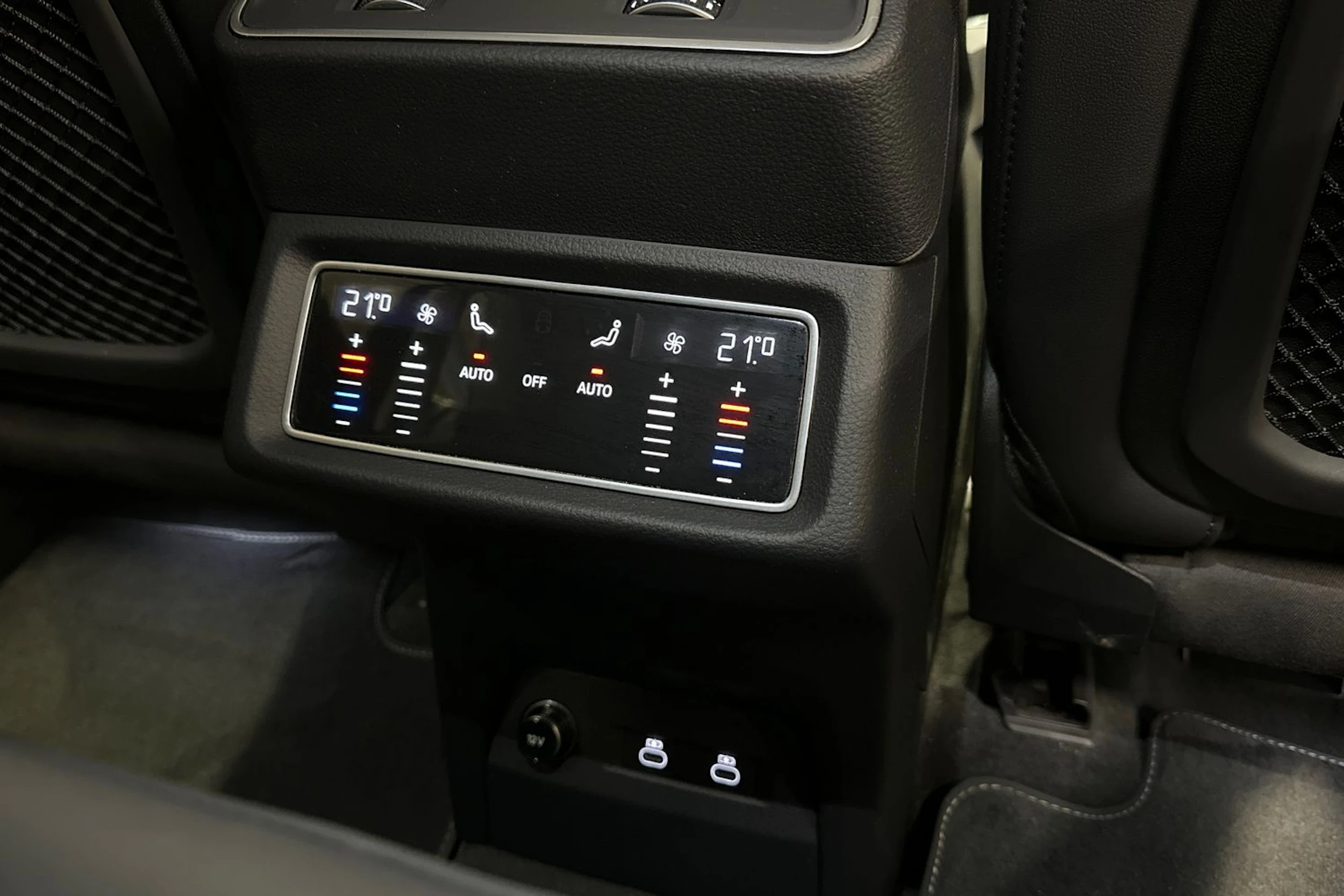 valkoinen Audi Q8 e-tron 2024 kuva 13.