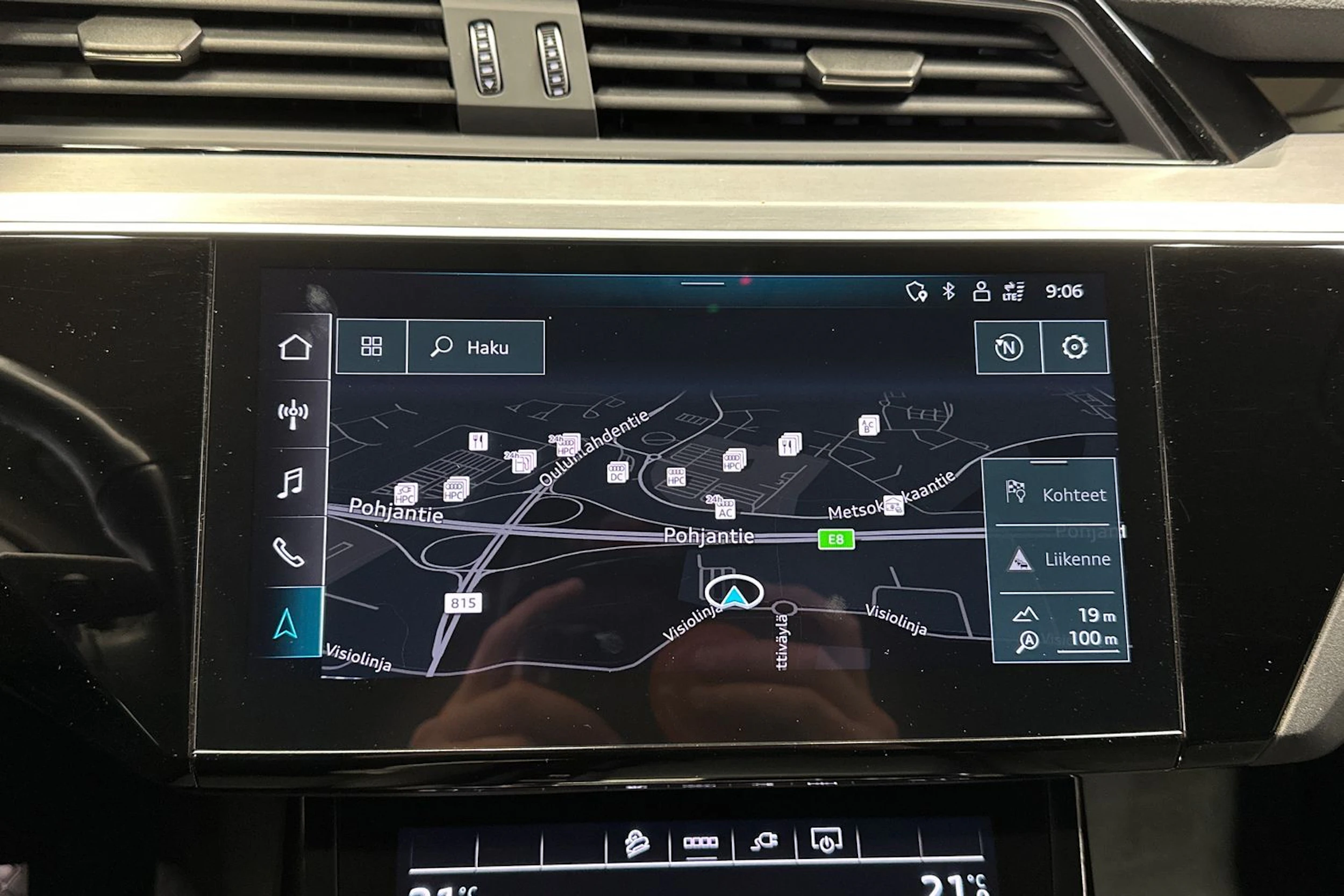 valkoinen Audi Q8 e-tron 2024 kuva 19.