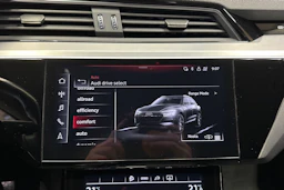 valkoinen Audi Q8 e-tron 2024 kuva 20.