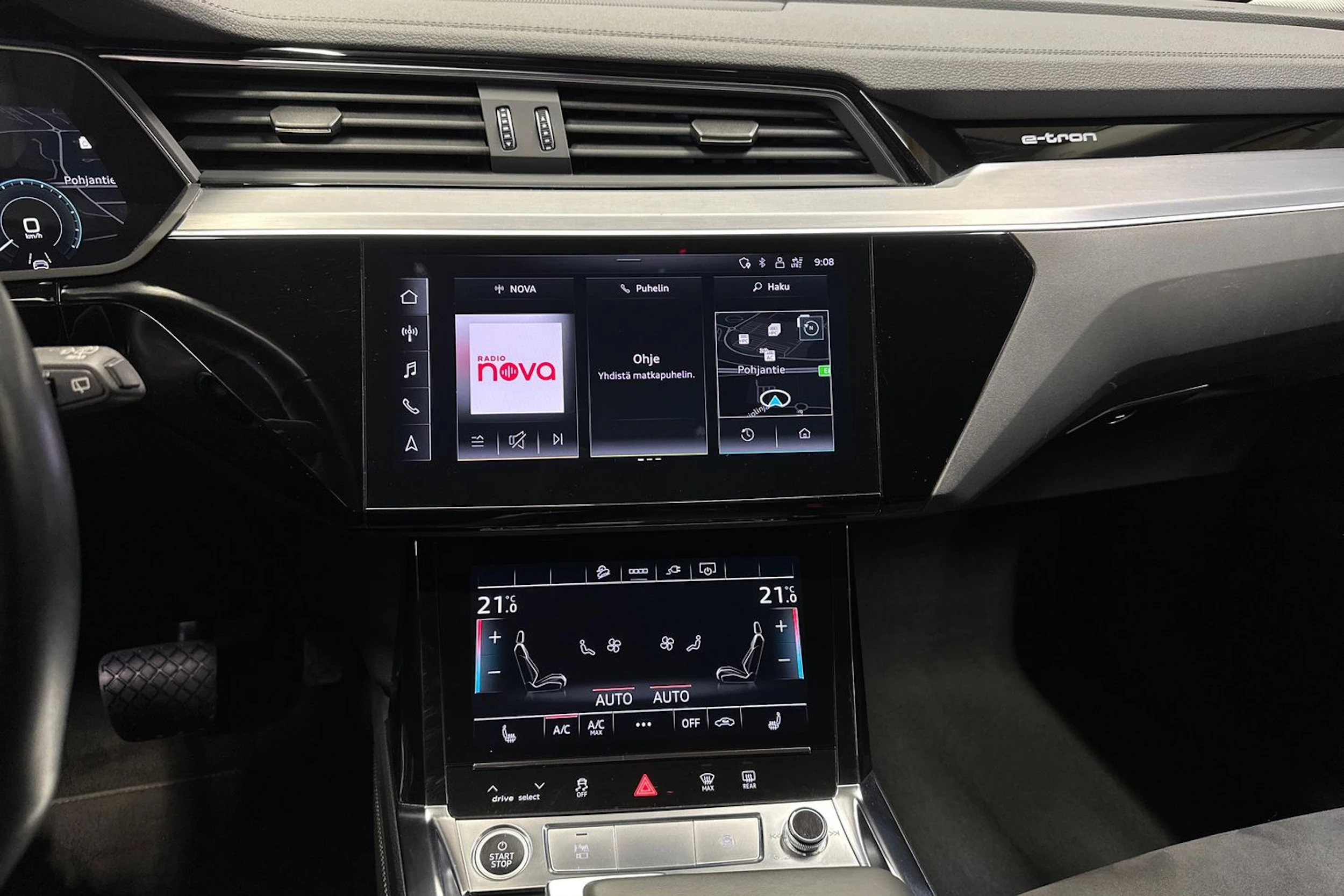 valkoinen Audi Q8 e-tron 2024 kuva 22.