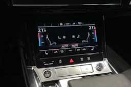 valkoinen Audi Q8 e-tron 2024 kuva 23.