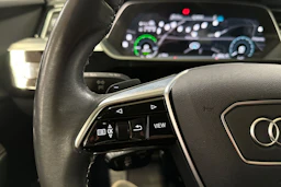 valkoinen Audi Q8 e-tron 2024 kuva 27.