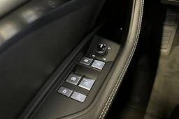 valkoinen Audi Q8 e-tron 2024 kuva 29.