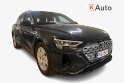 sininen Audi Q8 e-tron 2023 kuva 1.
