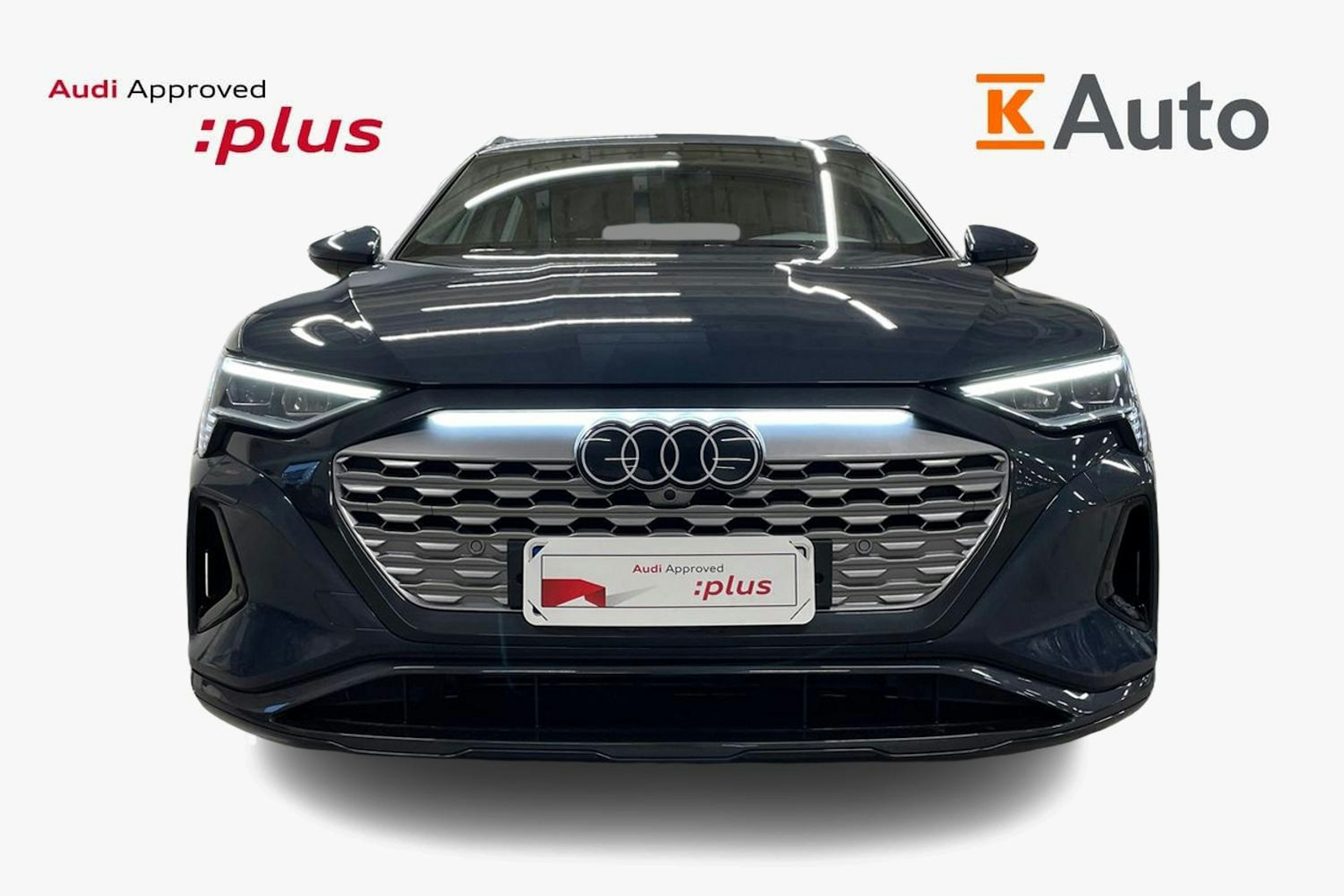 sininen Audi Q8 e-tron 2023 kuva 5.