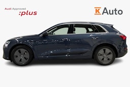 sininen Audi Q8 e-tron 2023 kuva 6.