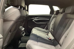 sininen Audi Q8 e-tron 2023 kuva 10.